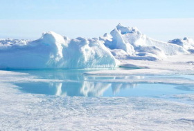Подо льдами Антарктики нашли гигантское озеро