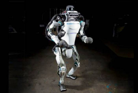 Роботы Boston Dynamics умеют бегать и прыгать