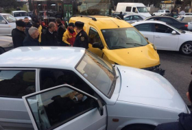 В Баку произошла цепная авария с участием четырех автомобилей- ФОТО