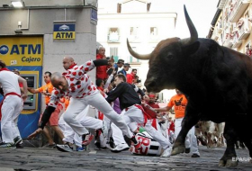 В Испании на забеге быков пострадали пять человек
