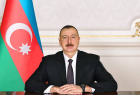 Ильхам Алиев наградил спортсменов и их тренеров