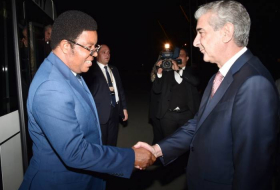 Премьер-министр Танзании прибыл в Азербайджан - ФОТО
