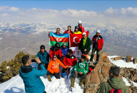 Альпинисты Турции и Азербайджана совершили восхождение в память о жертвах Ходжалы
