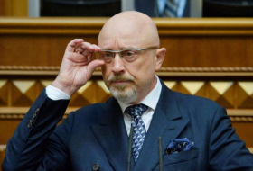 Почему министр обороны Украины ушел в отставку?