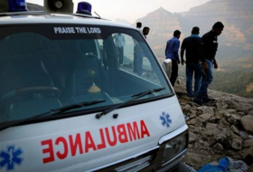 В Индии при падении такси в ущелье погибли 10 человек
