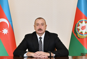 Президент Ильхам Алиев поздравил азербайджанских женщин с 8 Марта - ОБНОВЛЕНО
