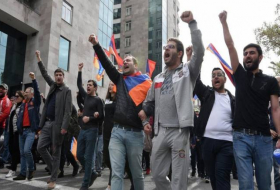 Акция протеста проходит у правительства Армении с требованием отставки Пашиняна
