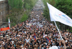 Армению охватила волна протестов: противники Саргсяна ворвались в здание колледжа - ВИДЕО 
