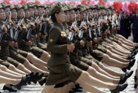 Ким Чен Ын провел военный парад в Пхеньяне