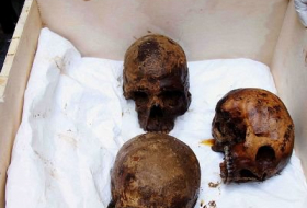 Археологи вскрыли найденный в Египте черный саркофаг