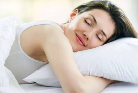 Ученые определили самую вредную для сна позу