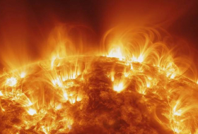На Солнце образовалась огромная темная дыра, извергающая космический ветер в направлении Земли
