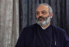 Лидер армянской оппозиции архиепископ Баграт дал час, чтобы Пашинян ушел в отставку
